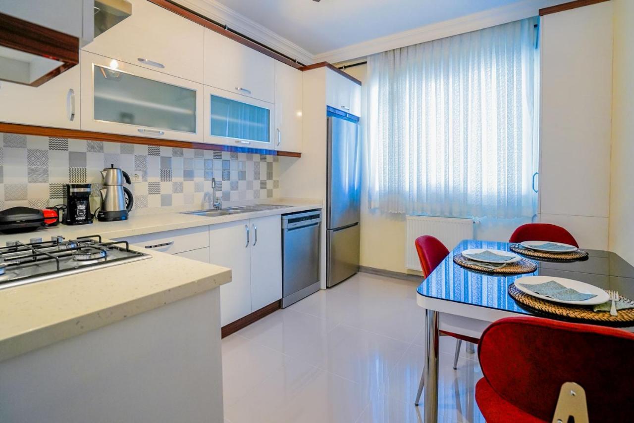 Central And Comfy Flat With Balcony In Muratpasa Antália Exterior foto